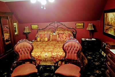 The Keats Room - Bed & Chairs