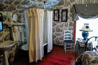 The Tennyson Room - Sink, Tub & Chair